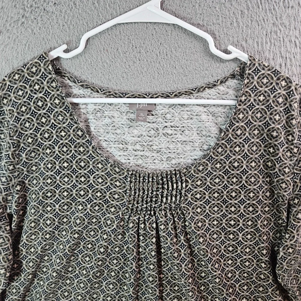 J Jill Tee Top Women XL Stretch Geometric Print Gray‎ Black White - Picture 3 of 10
